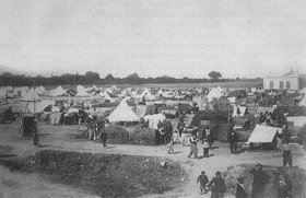 Campement de rescapés arméniens à la périphérie d’Adana. 