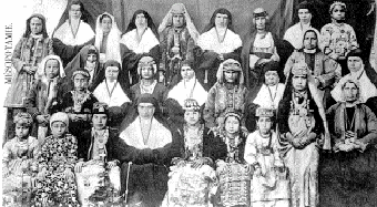 Sœurs franciscaines et jeunes filles chrétiennes de Mardin au début du XXe siècle