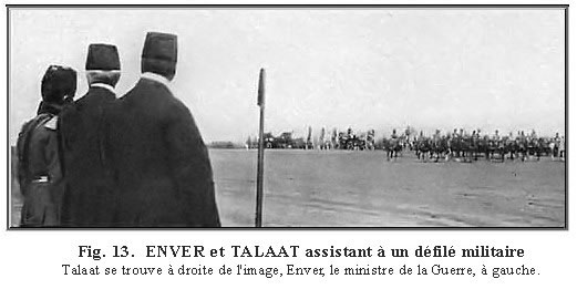 ENVER et TALAAT assistant à un défilé militaire