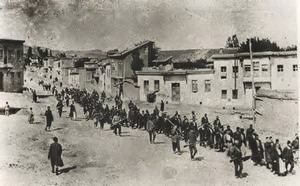 Déportation des élites, début de génocide arménien