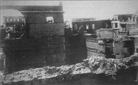 Quartier arménien d’Adana incendié près de la mission américaine. 