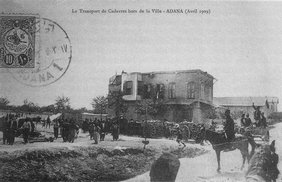 Le transport des cadavres hors de la ville, à Adana, en avril 1909