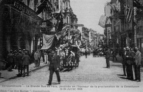 4 - Grande rue de Péra pavoisée le 24 juillet 1909